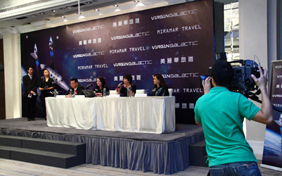 美麗華旅遊總經理李振庭進行簽署授權儀式